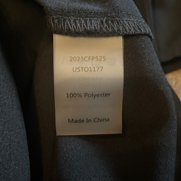 Universal Standard Better Than Silk V-Neck Blouse🖤 - Picture 14 of 15